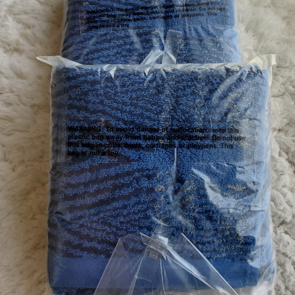 The Company Store set of 4 Washcloths/ Fingertip Towels - Picture 4 of 7